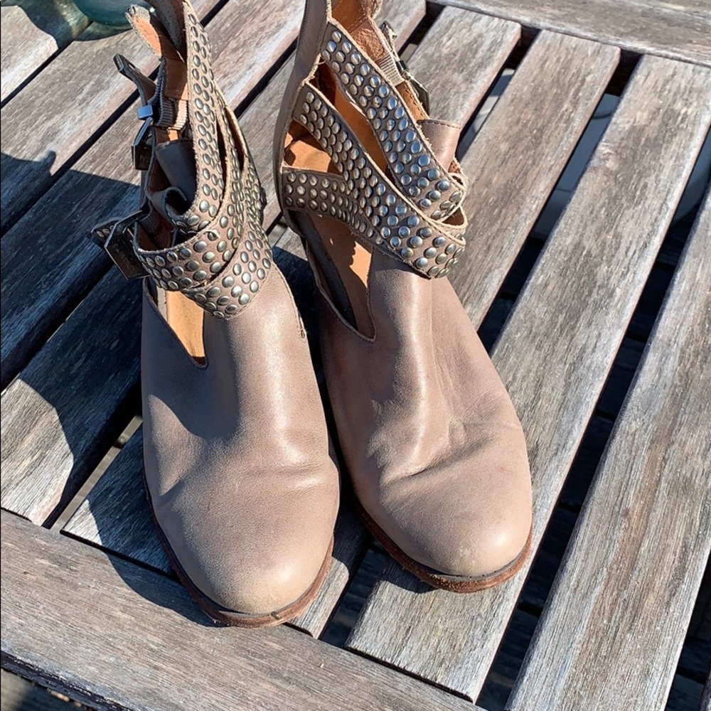 Jeffrey Campbell booties size 8.5 mushroom grey
